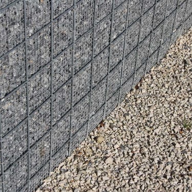 Ardenner split toegepast in grindschutting (gecombineerd met Dolomiet split)