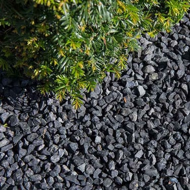 Basalt split 8 - 11mm aangelegd