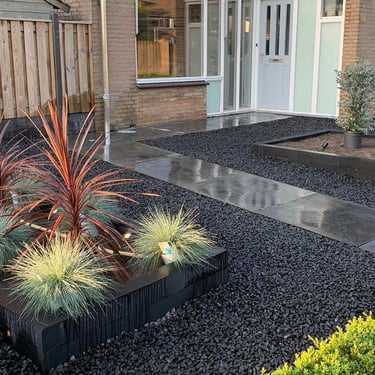 Basalt split 16 - 32mm aangelegde tuin