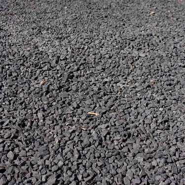 Basalt split 16 - 32mm aangelegd
