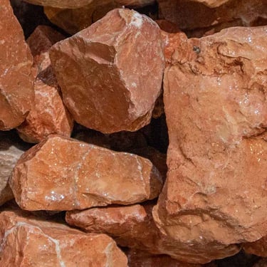 Baskisch rood breuksteen 40 - 80mm (4 - 8cm) (nat)