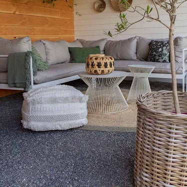 Beach pebbles zwart 5 - 8mm aangelegde tuin