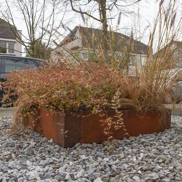 Multi-Edge ADVANCE Corten staal Borderbak aangelegd