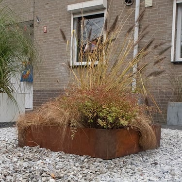Multi-Edge ADVANCE Corten staal Borderbak aangelegd