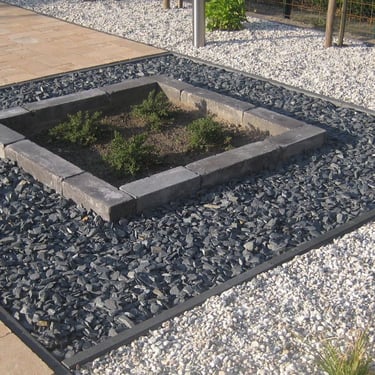 Canadian Slate zwart aangelegde tuin