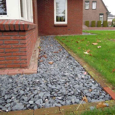 Canadian Slate zwart aangelegde tuin