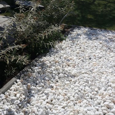 Crystal white grind 25 - 40mm aangelegd