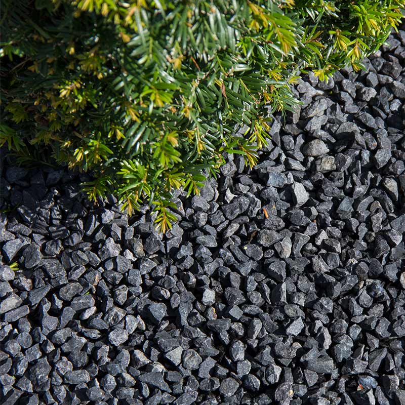 Basalt split 8 - 11mm aangelegd