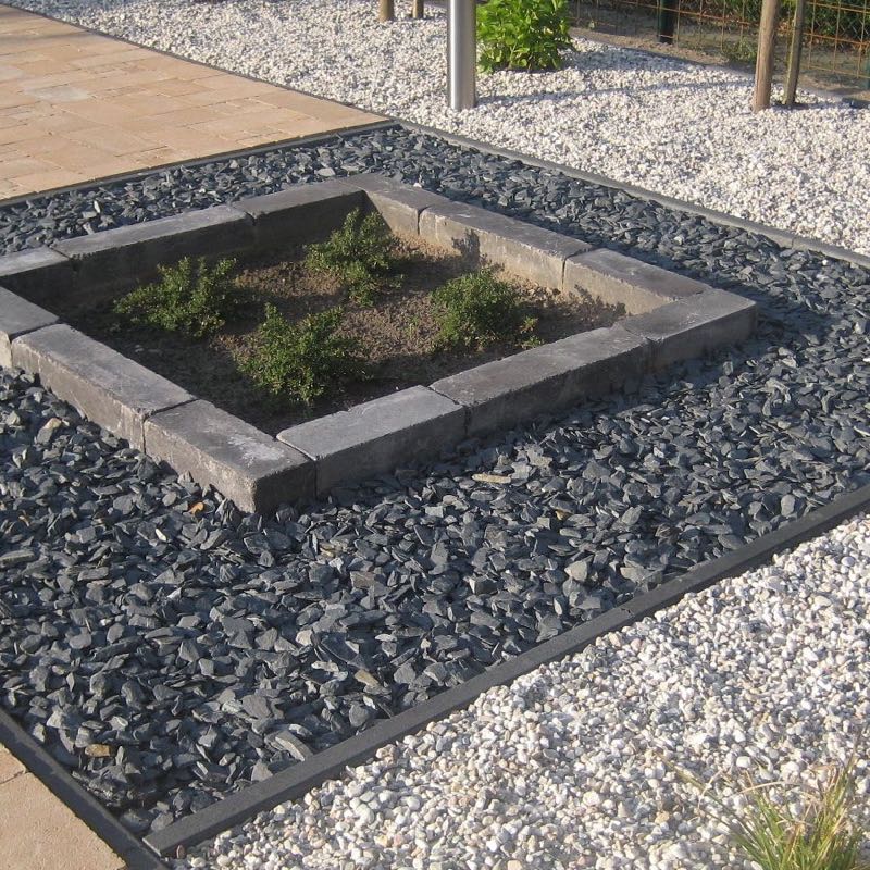 Canadian Slate zwart aangelegde tuin