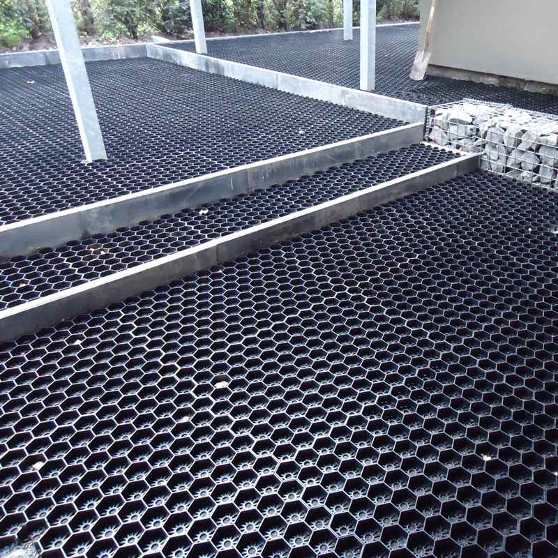 Easygravel 3XL splitplaat zwart toegepast