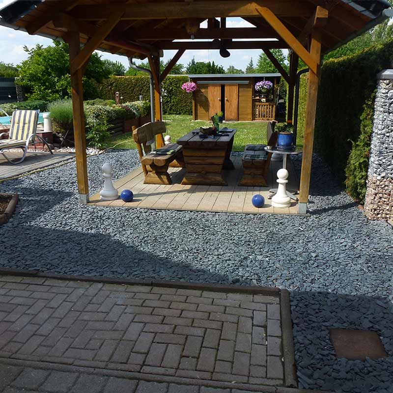 Flat Pebbles zwart 30 – 60mm aangelegde tuin 