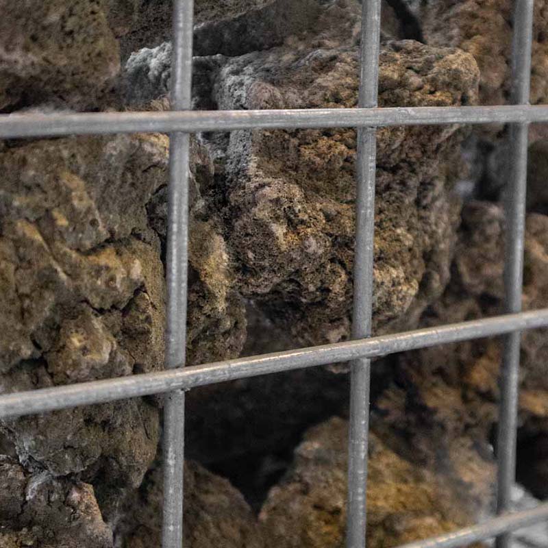 Lava brokken 56 - 120mm (5,6 - 12cm) aangelegd in korf