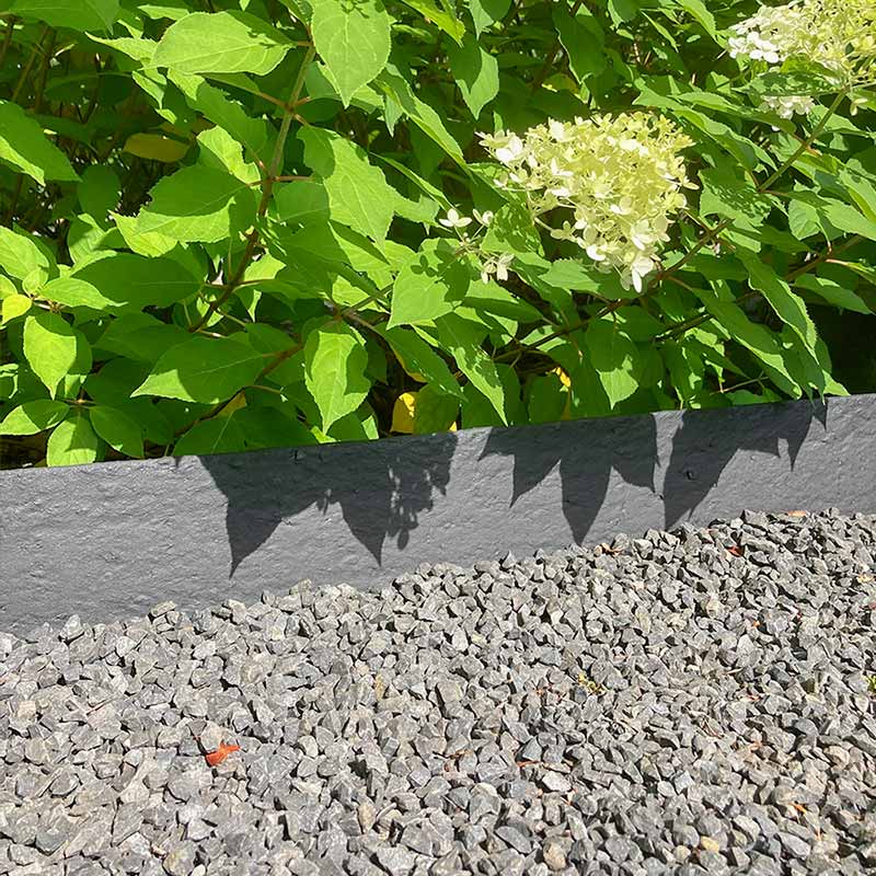 Multi-Edge ECO Recht Grijs 2m 14cm hoogte aangelegd