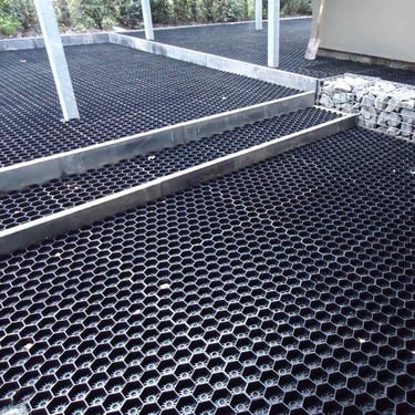 Easygravel 3XL splitplaat zwart toegepast