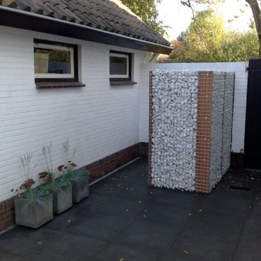 Crystal White breuksteen toegepast in korven (buitendouche)