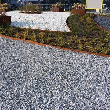 Icy blue split 16 - 32mm aangelegd multi-edge corten staal 