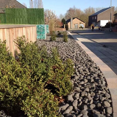 Nero ebano keien 40 - 60mm (4 - 6cm) aangelegd